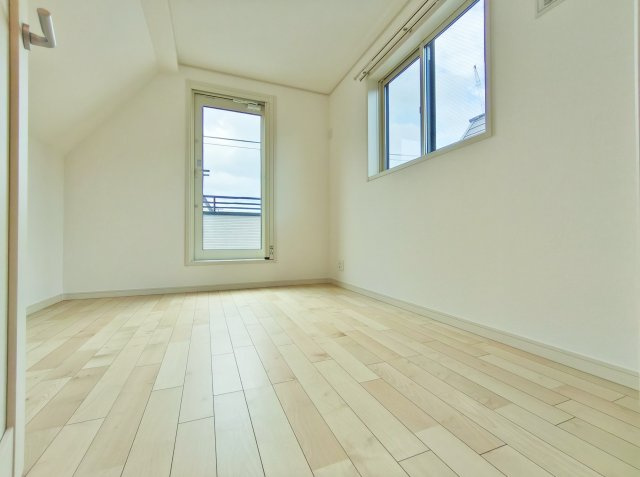 北区赤羽北3丁目 全3棟 1号棟の洋室|3階5.3帖洋室
3階居室にはそれぞれバルコニー付
＋αのゆとりと開放感を演出いたします
陽当り良好でお洗濯物もしっかりと乾きます