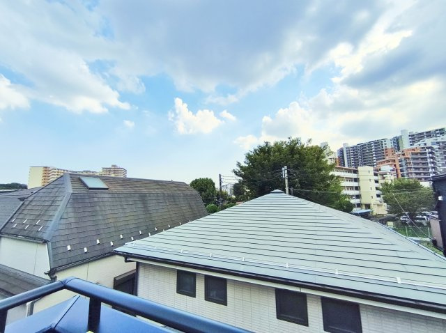 北区赤羽北3丁目 全3棟 1号棟の展望|3階バルコニーからの眺望
高い建物もなく気持ちの良い青空が望めます！