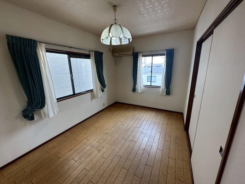 大久保町1丁目　中古一戸建ての洋室|洋室6.0帖
■物件内覧・資金計画相談・住宅ローン相談、リフォーム相談、お問合せ受付中■
※当日・翌日のご内覧、ご相談はお電話でのお問合せがスムーズです！