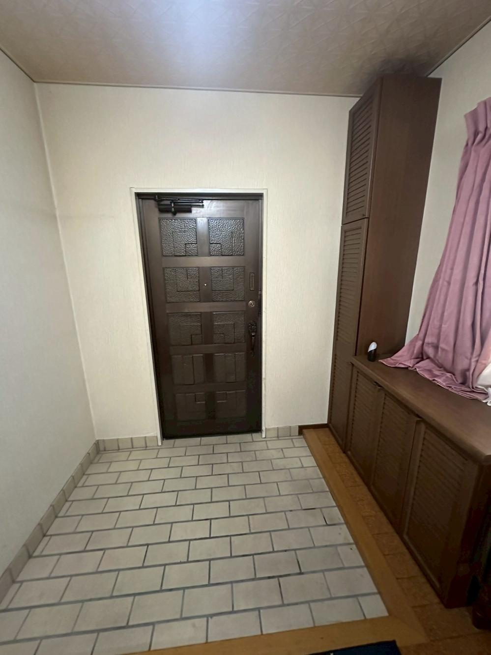 大久保町1丁目　中古一戸建ての玄関|シューズボックス
■物件内覧・資金計画相談・住宅ローン相談、リフォーム相談、お問合せ受付中■
※当日・翌日のご内覧、ご相談はお電話でのお問合せがスムーズです！