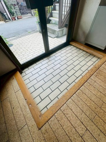 大久保町1丁目　中古一戸建ての内装|1階玄関
■物件内覧・資金計画相談・住宅ローン相談、リフォーム相談、お問合せ受付中■
※当日・翌日のご内覧、ご相談はお電話でのお問合せがスムーズです！