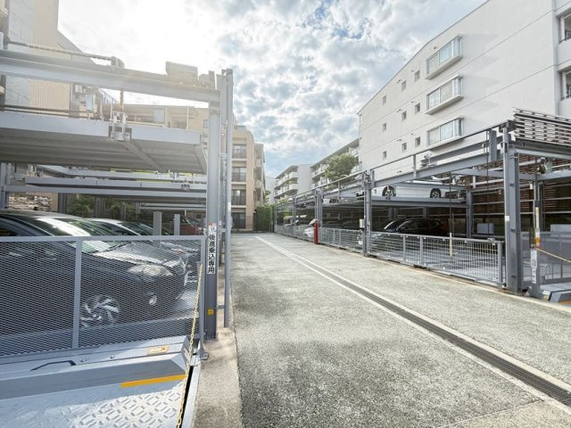 コスモ芦屋川シーサイドテラスの駐車場