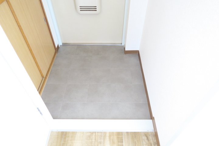 リヴィエールⅠの玄関|別号室の写真です