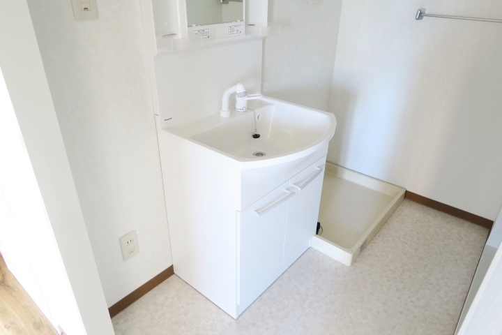 リヴィエールⅠの独立洗面台|別号室の写真です