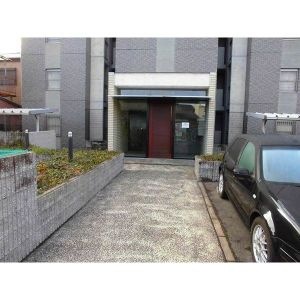 グリーンハイム三軒のエントランス