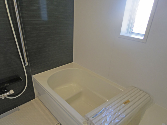 【浴室】 | 裾野市佐野第7 新築建売分譲住宅 土地＋建物 TW05877 | 裾野市佐野3号棟　浴室 ※令和8年1月6日撮影写真