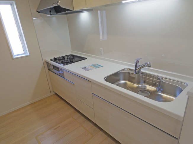 【キッチン】 | 裾野市佐野第7 新築建売分譲住宅 土地＋建物 TW05877 | 裾野市佐野3号棟　キッチン ※令和8年1月6日撮影写真