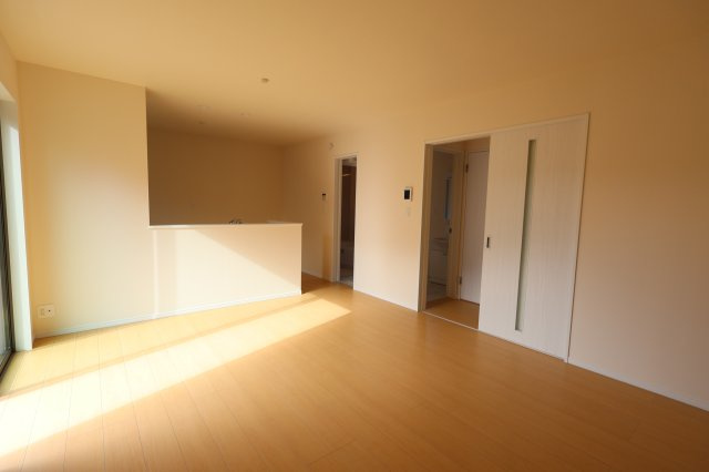 《仲介手数料無料》緑区大字三室615-1新築一戸建てハートフルタウンの居間・リビング