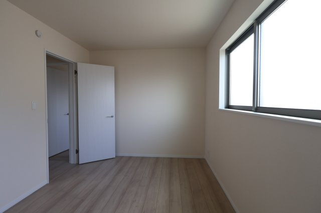 《仲介手数料無料》緑区大字三室615-1(B号棟)新築一戸建てハートフルタウンの洋室