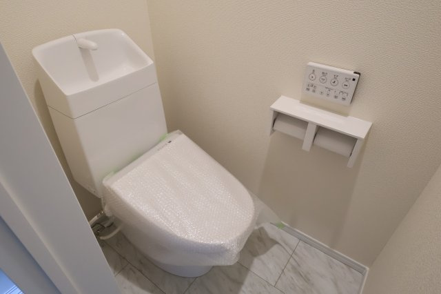 《仲介手数料無料》緑区大字三室615-1(B号棟)新築一戸建てハートフルタウンのトイレ