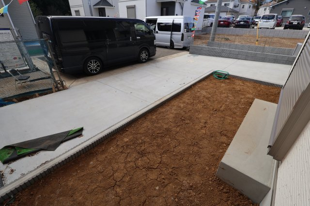 《仲介手数料無料》緑区大字三室615-1(B号棟)新築一戸建てハートフルタウンの駐車場