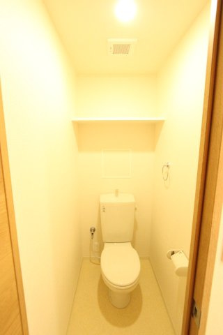 ホームクラルスのトイレ|落ち着いた色調のトイレです