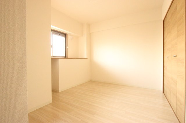 ホームクラルスの洋室|落ち着いた色調の洋室です