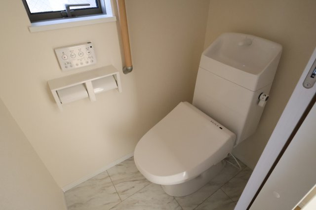 《仲介手数料無料》緑区大字三室615-1(D号棟)新築一戸建てハートフルタウンのトイレ