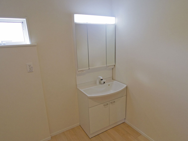 【独立洗面台】 | 裾野市佐野第7 新築建売分譲住宅 土地＋建物 TW05877 | 裾野市佐野4号棟　洗面化粧台 ※令和8年1月6日撮影写真