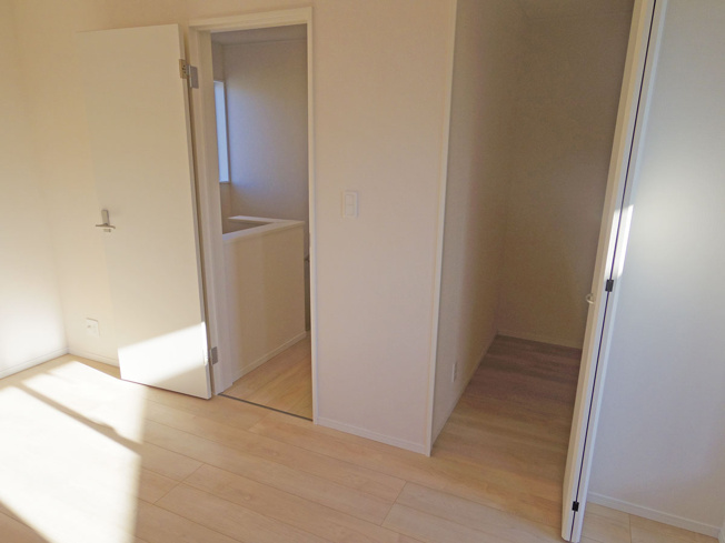 【洋室】 | 裾野市佐野第7 新築建売分譲住宅 土地＋建物 TW05877 | 裾野市佐野4号棟　洋室6.7帖 ※令和8年1月6日撮影写真