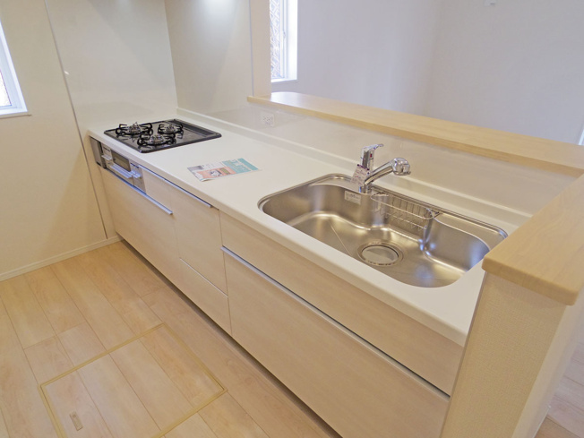 【キッチン】 | 裾野市佐野第7 新築建売分譲住宅 土地＋建物 TW05877 | 裾野市佐野4号棟　キッチン ※令和8年1月6日撮影写真