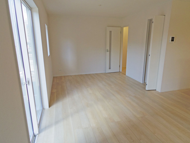 【居間・リビング】 | 裾野市佐野第7 新築建売分譲住宅 土地＋建物 TW05877 | 裾野市佐野4号棟　リビング ※令和8年1月6日撮影写真