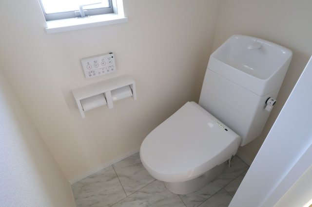 《仲介手数料無料》緑区大字三室615-1(F号棟)新築一戸建てハートフルタウンのトイレ