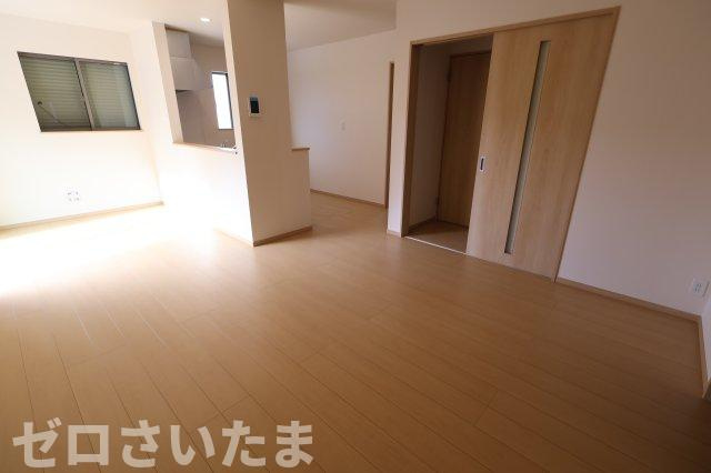 《仲介手数料無料》緑区大字三室615-1新築一戸建てハートフルタウンの居間・リビング