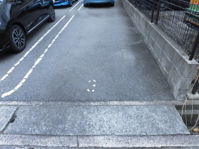 サニーコートの駐車場