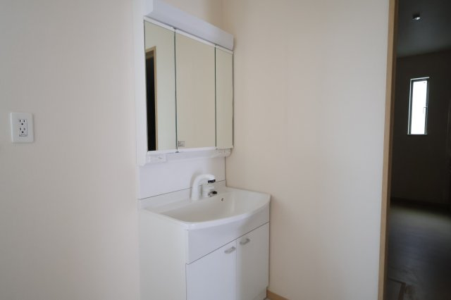 《仲介手数料無料》緑区大字三室615-1新築一戸建てハートフルタウンの独立洗面台