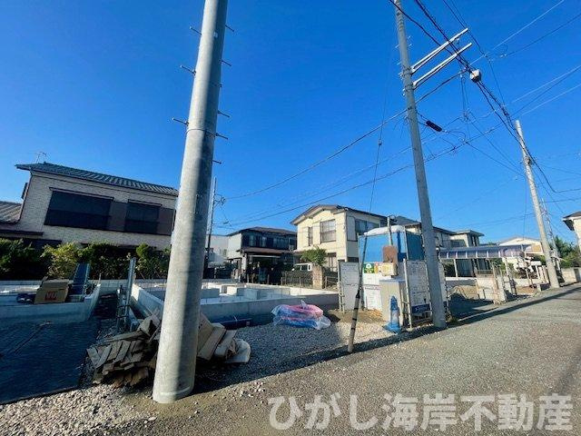 平塚市虹ケ浜　新築戸建　全２棟の前面道路含む現地写真|9月7日撮影　建築中　現地外観