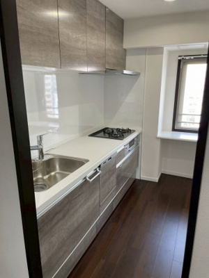 【キッチン】 | ディークラディア鶴見アクロスタワー | ハイグレードなシステムキッチンでお料理をお楽しみください ここはお母さんの腕の見せどころ 