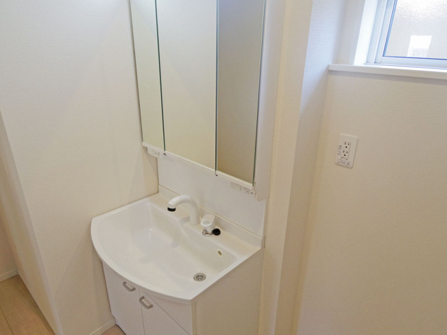 【独立洗面台】 | 裾野市佐野第7 新築建売分譲住宅 土地＋建物 TW05877 | 裾野市佐野5号棟　洗面化粧台 ※令和8年1月6日撮影写真