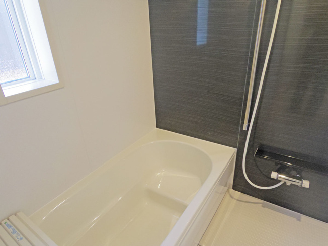 【浴室】 | 裾野市佐野第7 新築建売分譲住宅 土地＋建物 TW05877 | 裾野市佐野5号棟　浴室 ※令和8年1月6日撮影写真