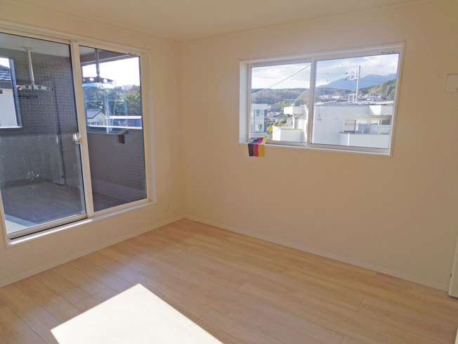 【洋室】 | 裾野市佐野第7 新築建売分譲住宅 土地＋建物 TW05877 | 裾野市佐野5号棟　洋室8帖 ※令和8年1月6日撮影写真