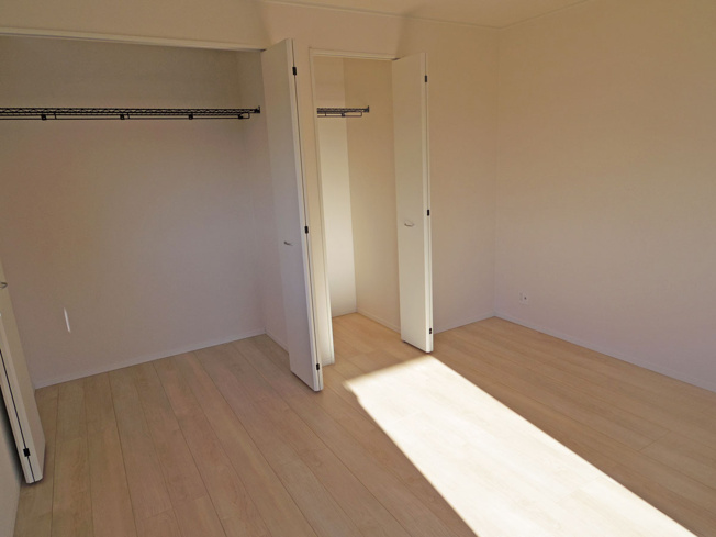 【洋室】 | 裾野市佐野第7 新築建売分譲住宅 土地＋建物 TW05877 | 裾野市佐野5号棟　洋室8帖 ※令和8年1月6日撮影写真