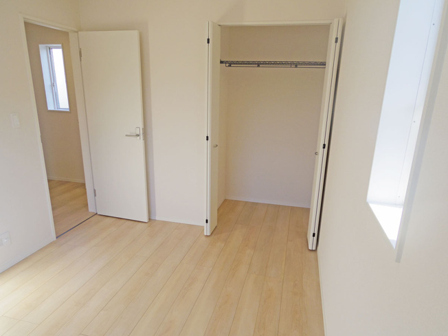 【洋室】 | 裾野市佐野第7 新築建売分譲住宅 土地＋建物 TW05877 | 裾野市佐野5号棟　洋室6帖(南側) ※令和8年1月6日撮影写真