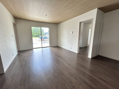 【居間・リビング】 | 馬込町2丁目売家 | リビングを一望した写真です！