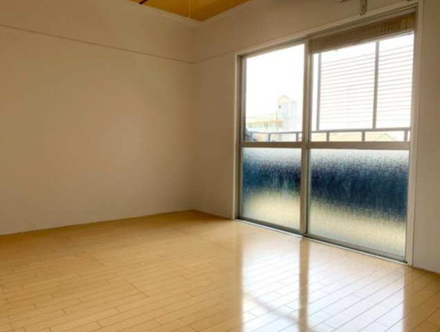 【岐阜県】瑞穂市　1棟収益マンションの洋室