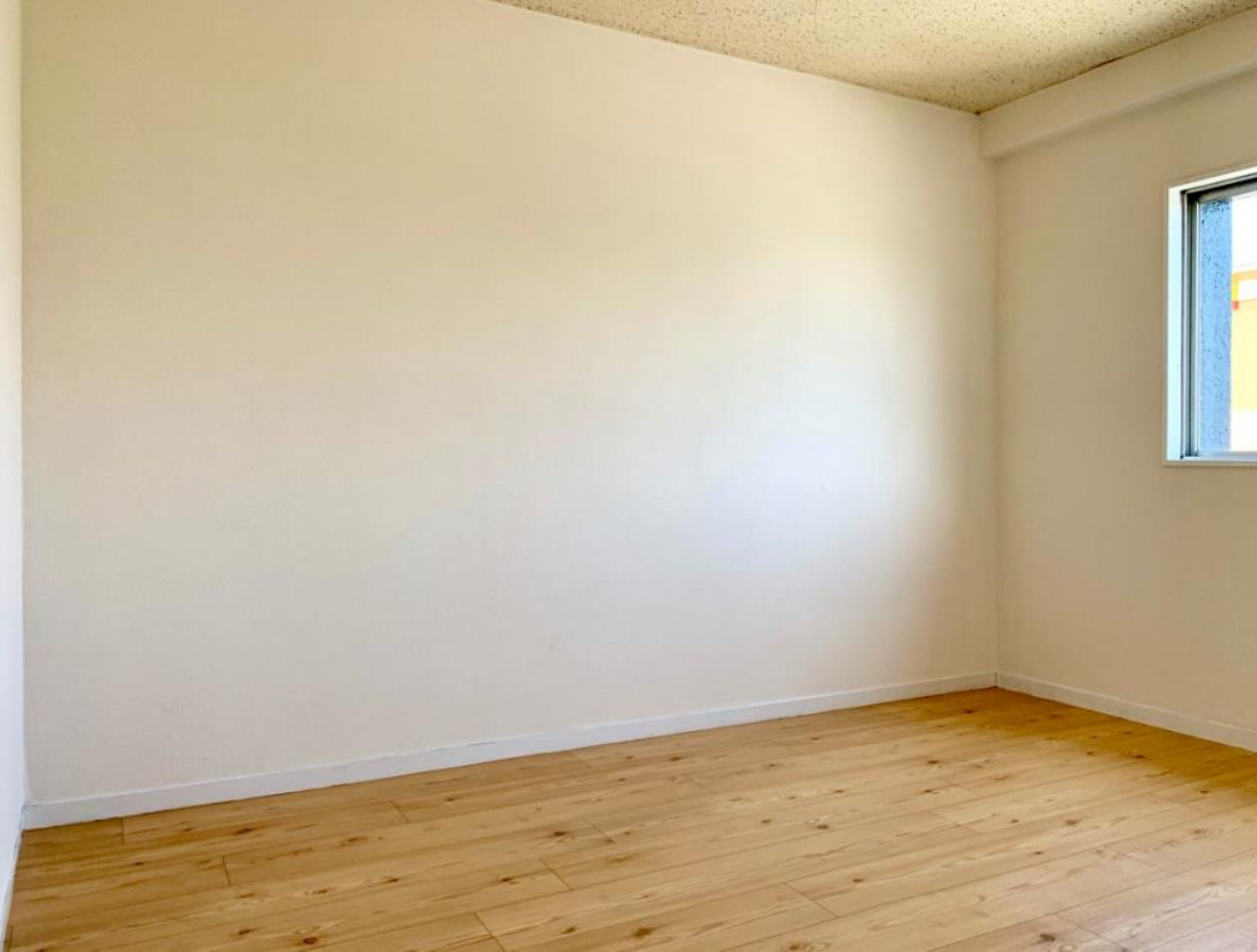 【岐阜県】瑞穂市　1棟収益マンションの洋室