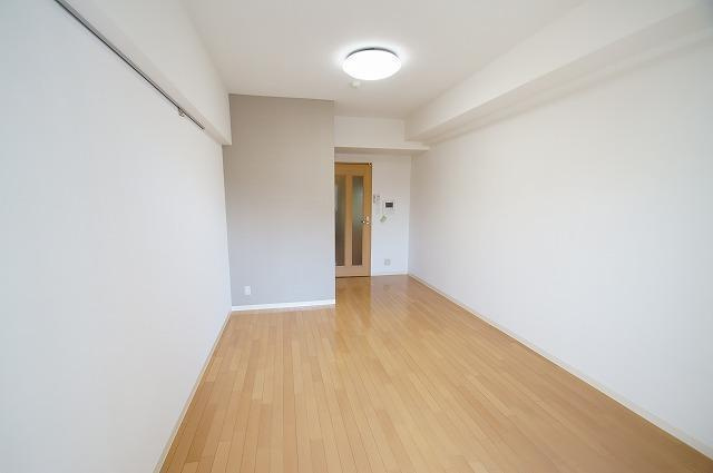 アーデンタワー靭公園の居間・リビング