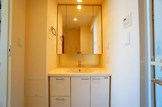 アーデンタワー福島ウエストの独立洗面台