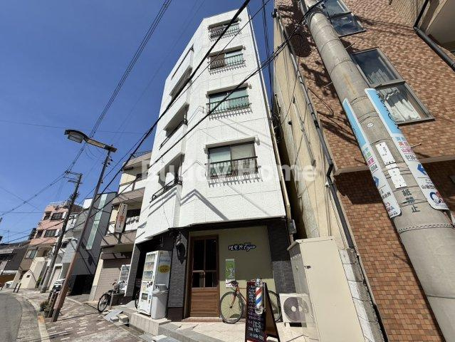 グリーンパーク山坂の外観