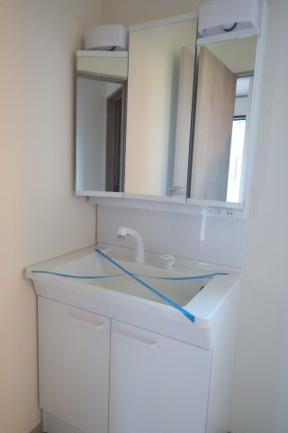 《仲介手数料無料》北区吉野町２丁目192-11新築一戸建てハートフルタウンの独立洗面台|撮影日 2025年11月10日 15:00 晴れ