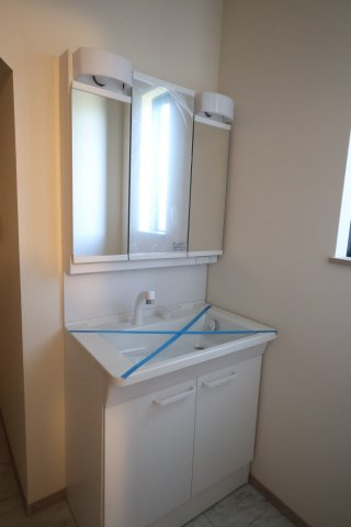 《仲介手数料無料》北区吉野町２丁目192-11新築一戸建てハートフルタウンの独立洗面台|撮影日 2025年11月10日 15:00 晴れ