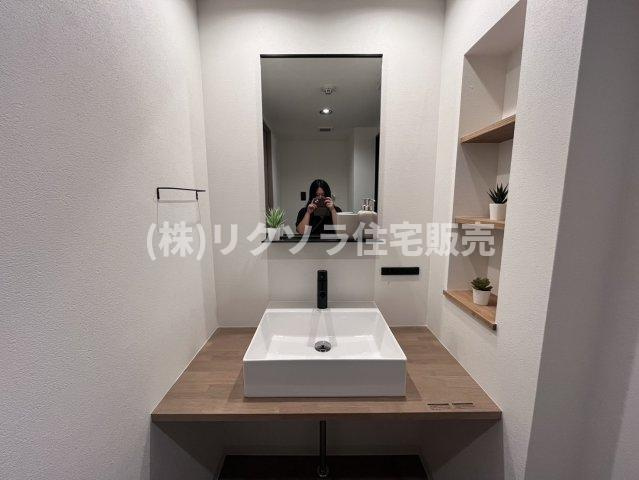 グランステイツ香里園山之手町の独立洗面台|造作洗面台がおしゃれ！
■物件内覧・資金計画相談・住宅ローン相談、リフォーム相談、お問合せ受付中■
※当日・翌日のご内覧、ご相談はお電話でのお問合せがスムーズです！