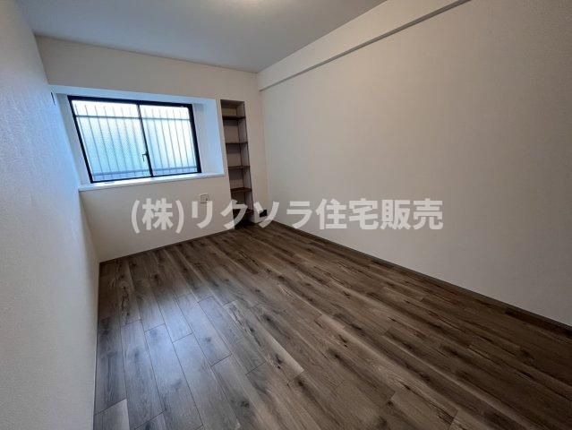 グランステイツ香里園山之手町の洋室|洋室7.0帖
■物件内覧・資金計画相談・住宅ローン相談、リフォーム相談、お問合せ受付中■
※当日・翌日のご内覧、ご相談はお電話でのお問合せがスムーズです！