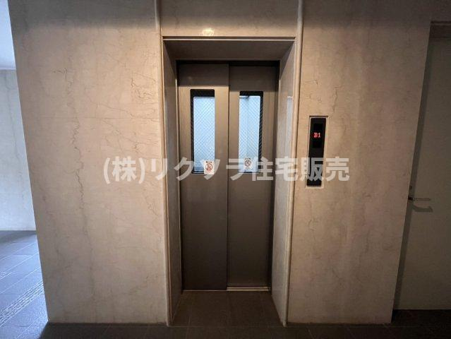 グランステイツ香里園山之手町のその他共用部分|エレベーター1基
■物件内覧・資金計画相談・住宅ローン相談、リフォーム相談、お問合せ受付中■
※当日・翌日のご内覧、ご相談はお電話でのお問合せがスムーズです！