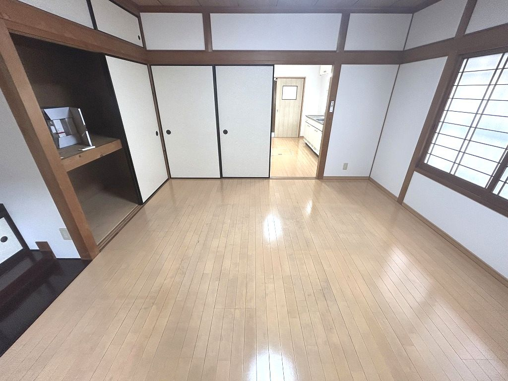 愛宕山南町貸家の洋室|広々とした洋室です