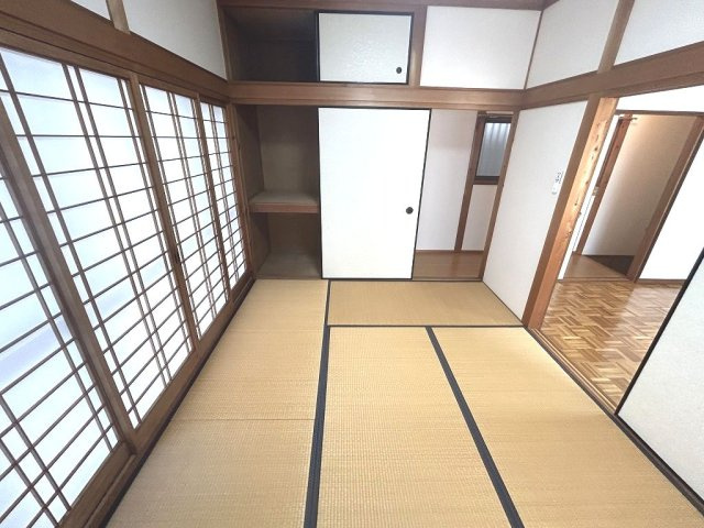 愛宕山南町貸家の和室|和室があると落ち着いた雰囲気になりますね