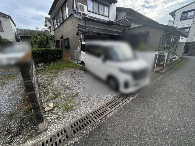 愛宕山南町貸家の駐車場|駐車場です