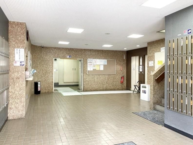 立川市錦町３丁目の中古マンションのエントランス