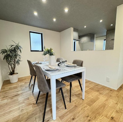 【居間・リビング】 | 綾瀬市深谷中7丁目 新築戸建 全1棟