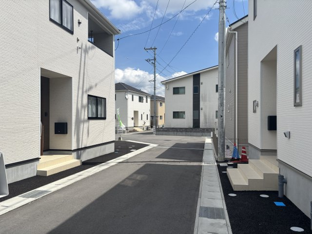 安佐南区川内第2Ⅱ期の前面道路含む現地写真